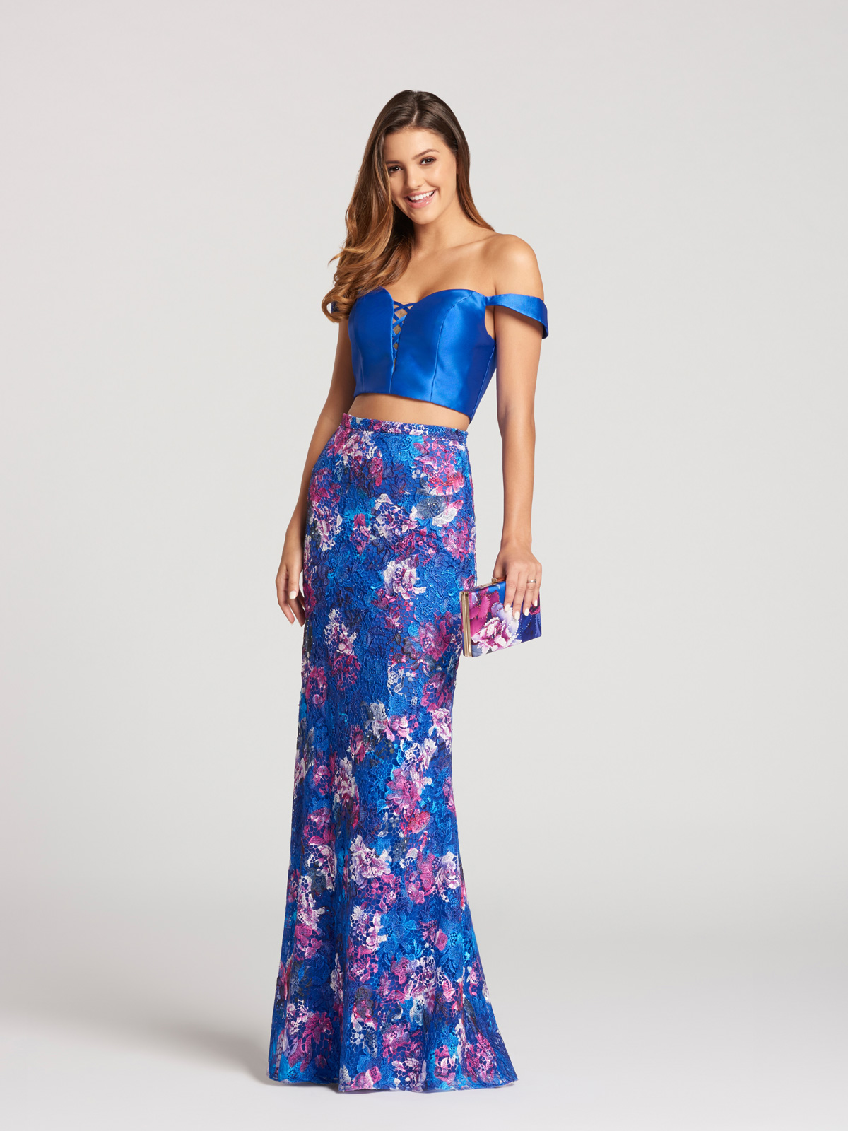 Vestido de Festa crooped  maravilhoso com top liso e detalhes de tranados no decote e costas, saia com estampa exclusiva em corte sereia para enobrecer o modelo.